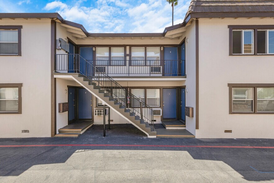 More Photos Of 4956-4960 Kester Ave, Sherman Oaks Apartments For Sale