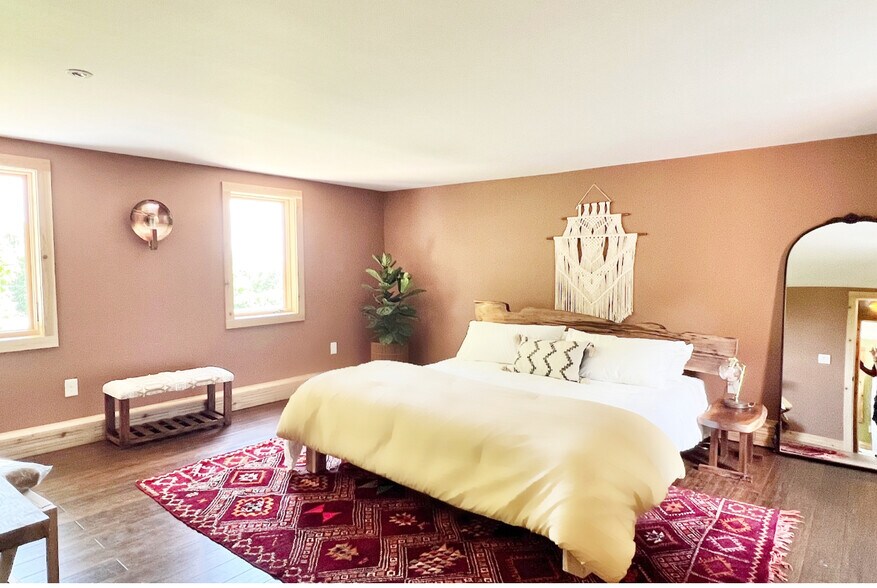 More Photos Of 62 Mount Pleasant Rd, Columbia Specialty For Sale