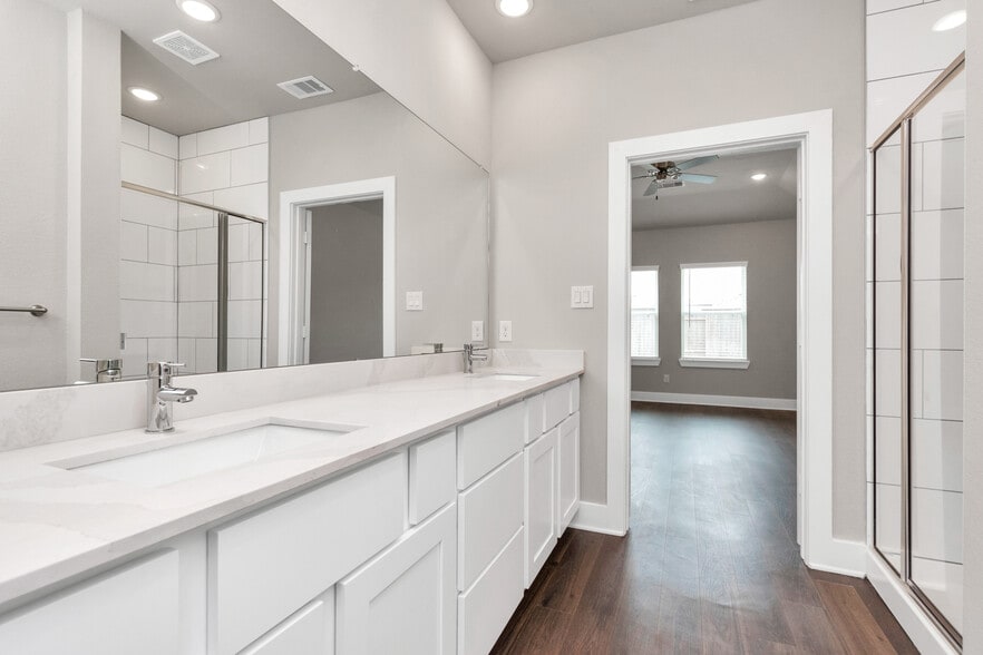 More Photos Of 10603 CASCADE CREEK DR, Rosharon Multifamily For Sale