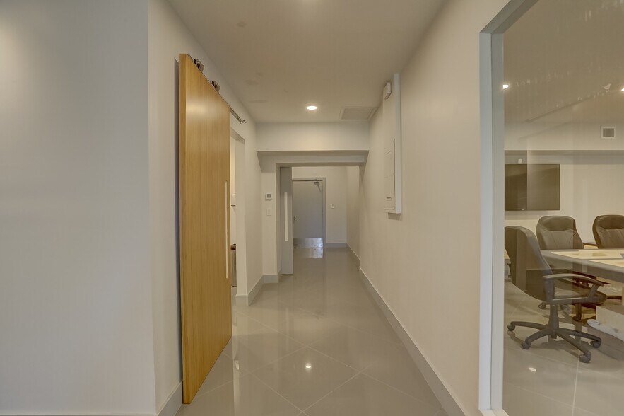 More Photos Of 2115-2145 SW 2nd Ave, Fort Lauderdale Showroom For Sale
