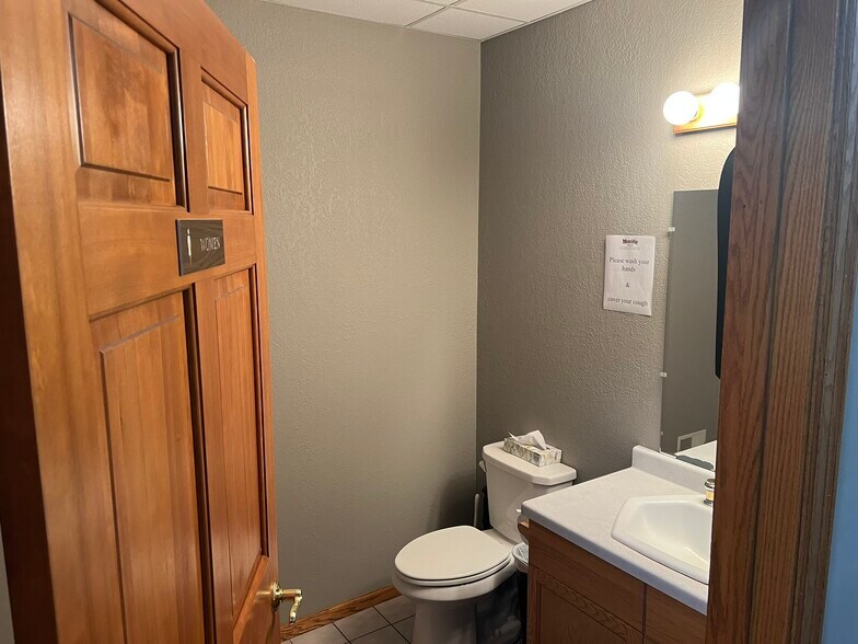 More Photos Of 3095 NW 162nd Ln, Andover Warehouse For Sale