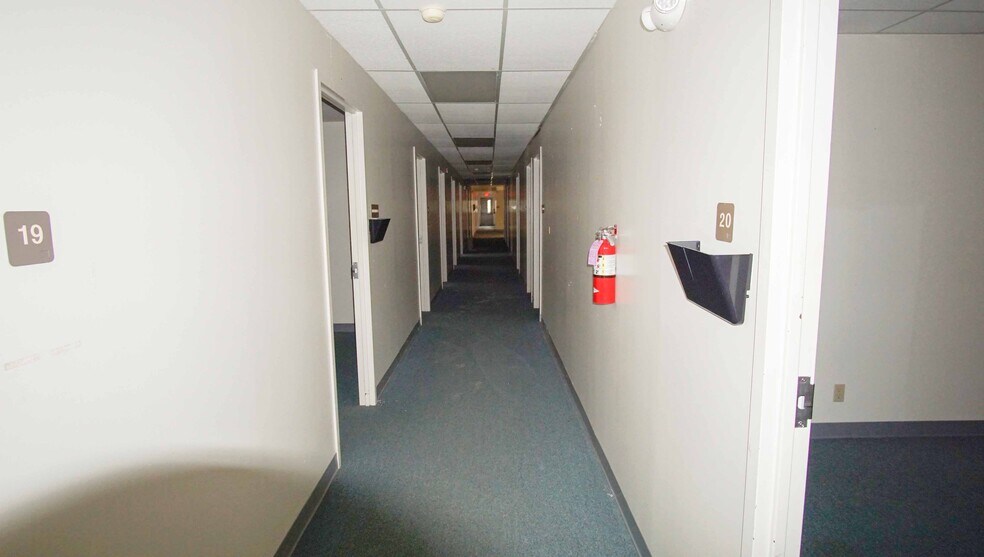 More Photos Of 1800 S Washington St, Beeville Office For Sale