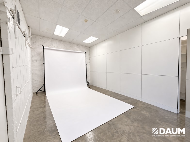 More Photos Of 644-648 Mateo St, Los Angeles Warehouse For Sale