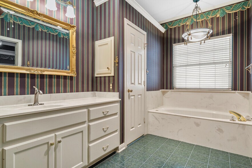 More Photos Of 103-105 E Center Street, Lorena Storefront For Sale