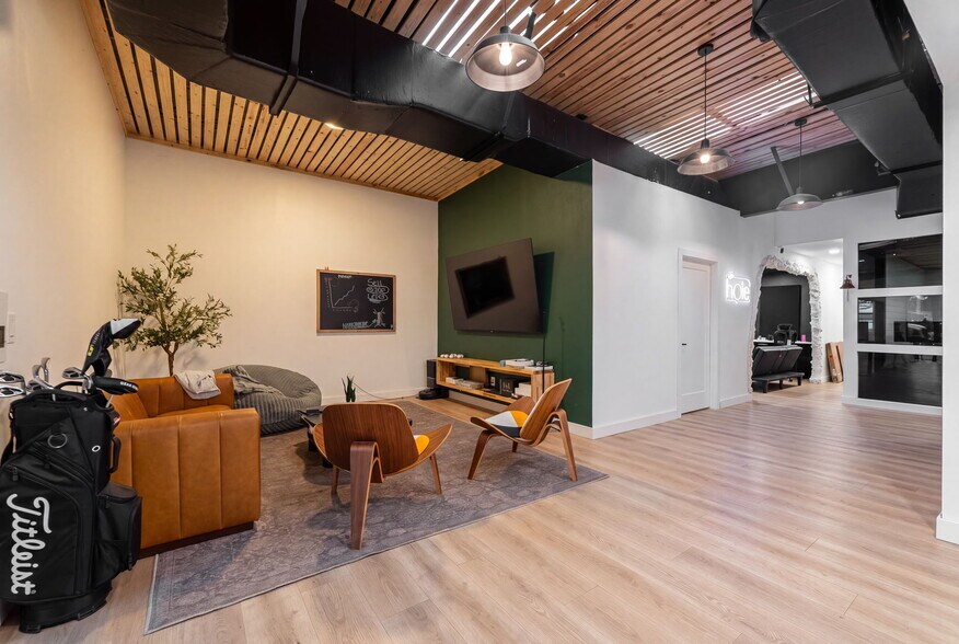 More Photos Of 501 Interstate Ct, Sarasota Warehouse For Sale