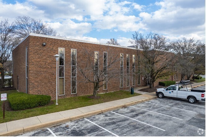Primary Photo Of 254 Chapman Rd, Newark Office For Lease