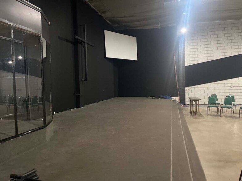 More Photos Of 747 Milford St, Glendale Warehouse For Lease