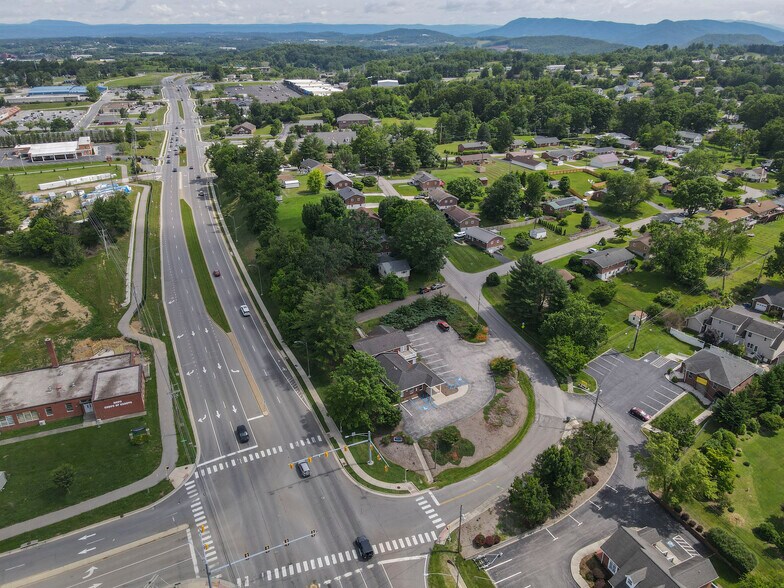More Photos Of 1201 Elm St, Christiansburg Office For Sale
