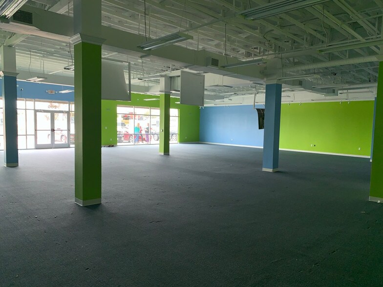 More Photos Of 1335 E Whitestone Blvd, Cedar Park Freestanding For Lease