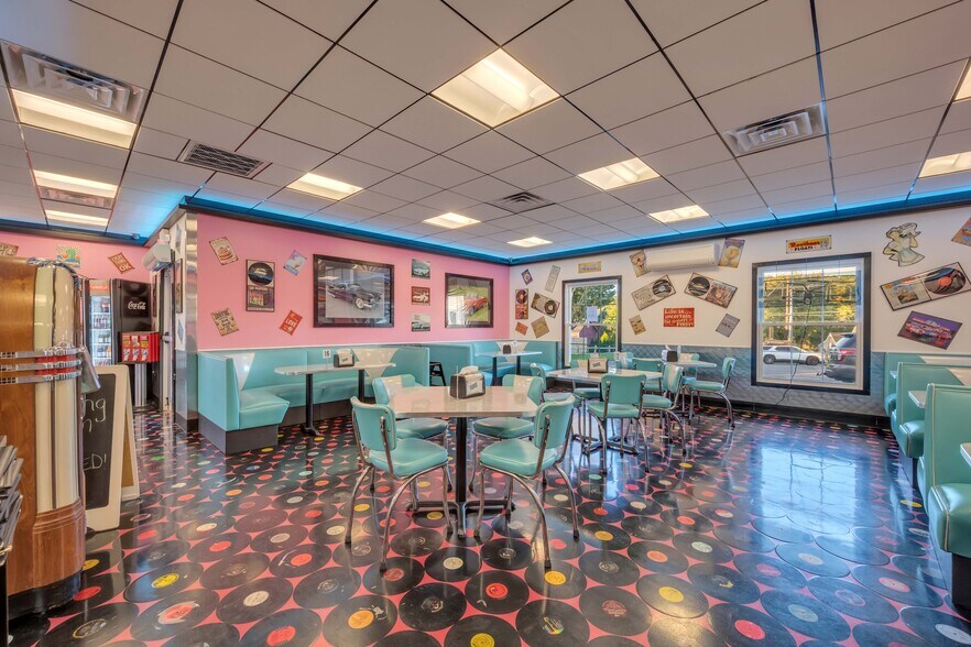 More Photos Of 5684 Sullivan Trl, Nazareth Restaurant For Sale