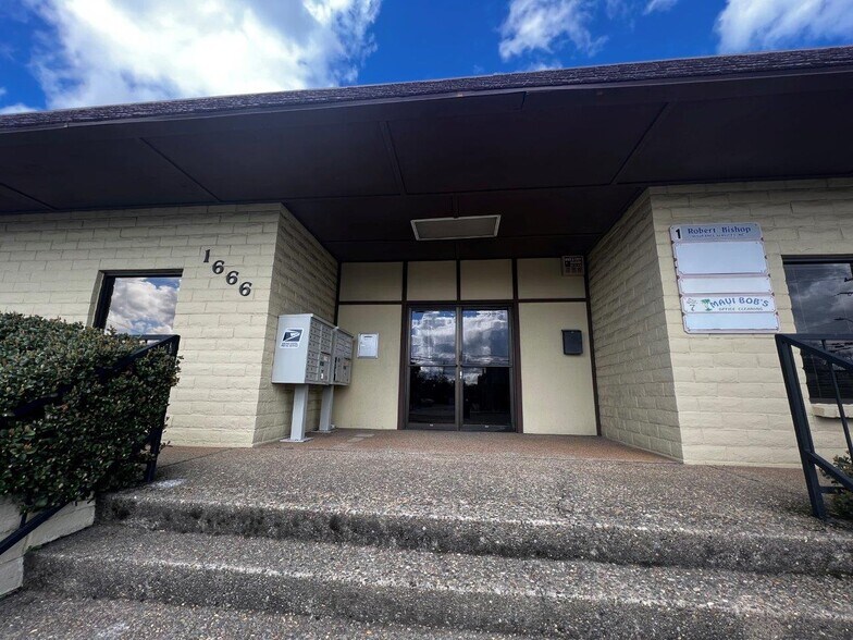 More Photos Of 1666 E Cypress Ave, Redding Office For Lease