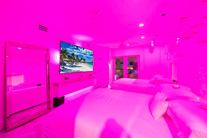 More Photos Of 124 11th St, Miami Beach Hotel For Sale