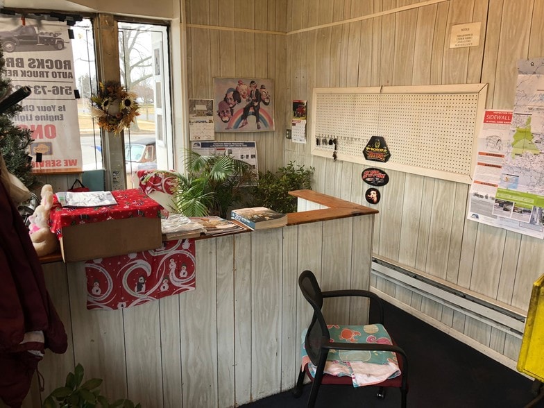 More Photos Of 99 Wolcott Rd, Levittown Auto Repair For Sale