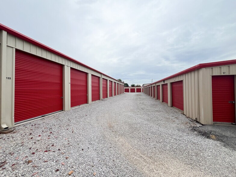 Primary Photo Of 1342 N Robin St, Nixa Industrial For Sale