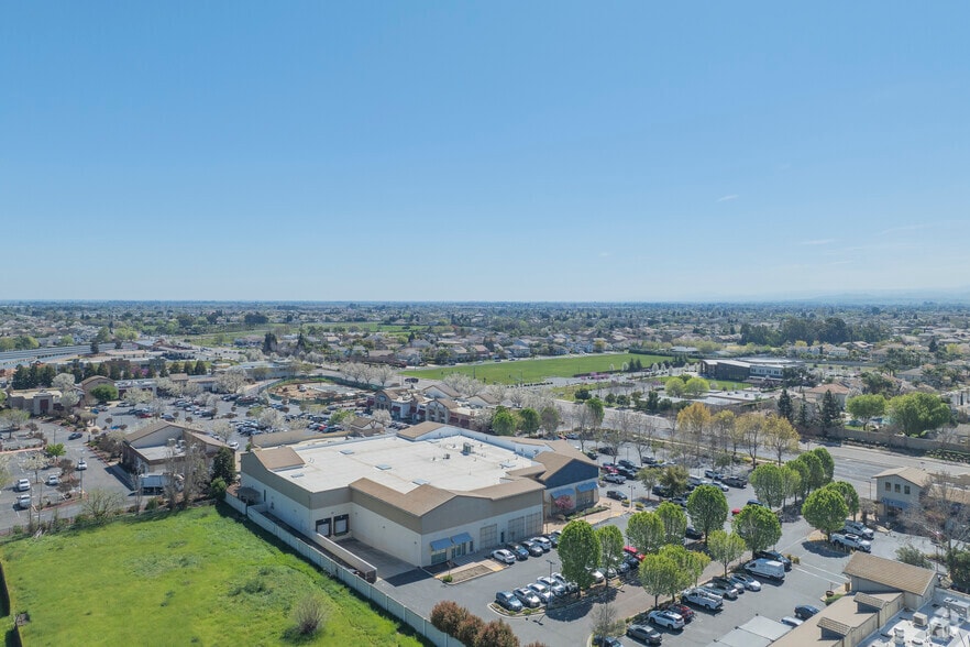 More Photos Of 6600 Lone Tree Way, Brentwood Freestanding For Lease