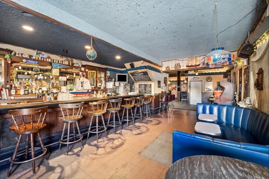 More Photos Of 552 Grandview Ave, Ridgewood Storefront For Sale