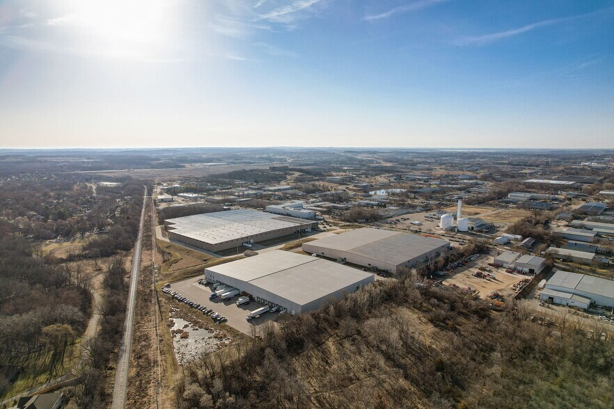 More Photos Of 4722 Helgesen Dr, Madison Warehouse For Lease