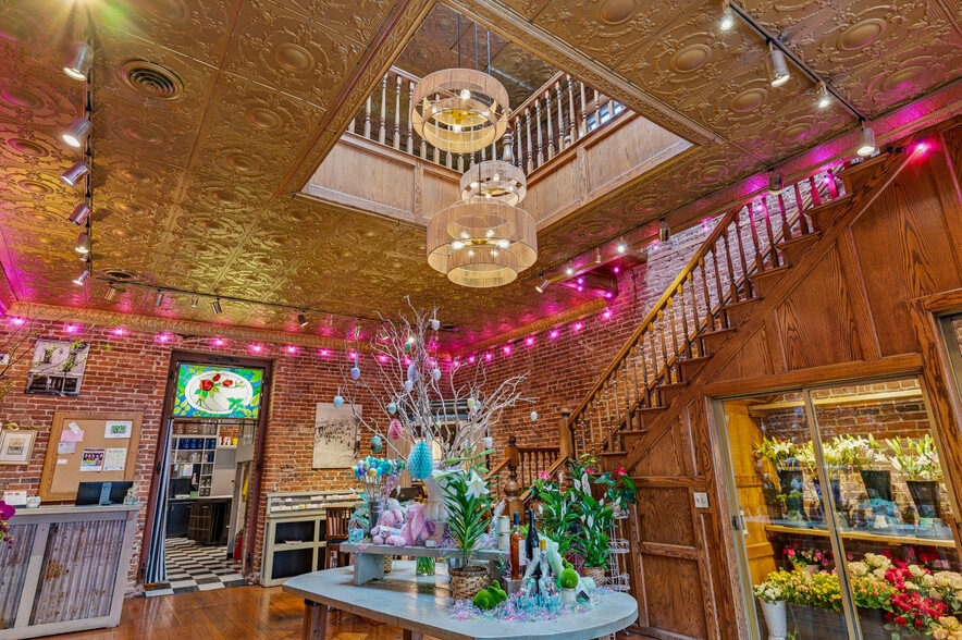 More Photos Of 102 W Main St, Grass Valley General Retail For Sale