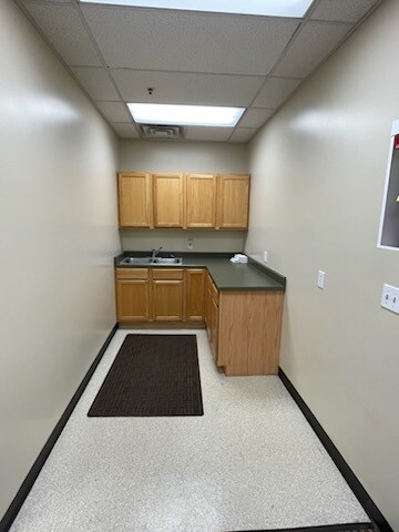 More Photos Of 461-489 W Parkland Dr, Sandy Warehouse For Lease