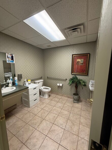 More Photos Of 5665 S Transit Rd, Lockport Office For Sale