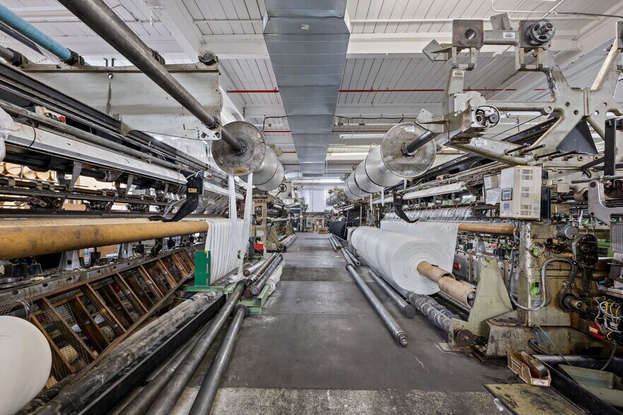 More Photos Of 312 W Luther Ave, Liberty Manufacturing For Sale