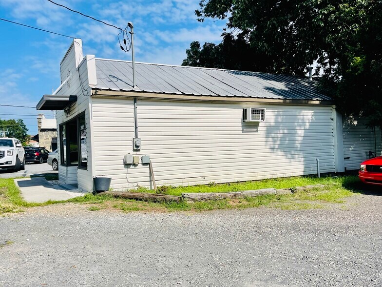 More Photos Of 605 College St, Morganton Office For Lease