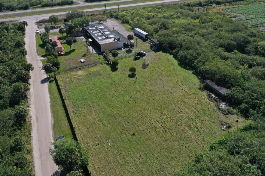 More Photos Of 9891-9915 W US HWY 27, Clewiston Flex For Sale