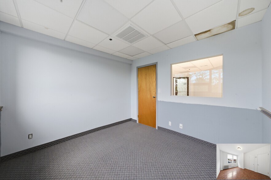 More Photos Of 66-00 66-00 Borden Ave, Maspeth Office For Lease