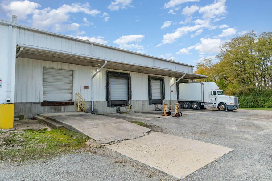 More Photos Of 49 S 2nd St, New Vienna Manufacturing For Lease