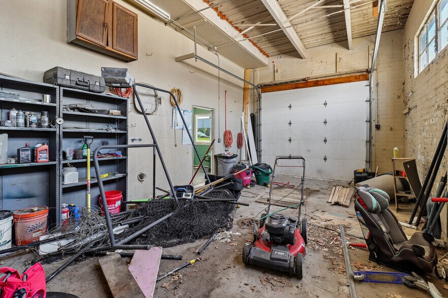 More Photos Of 801 Court Ave, Chariton Service Station For Sale