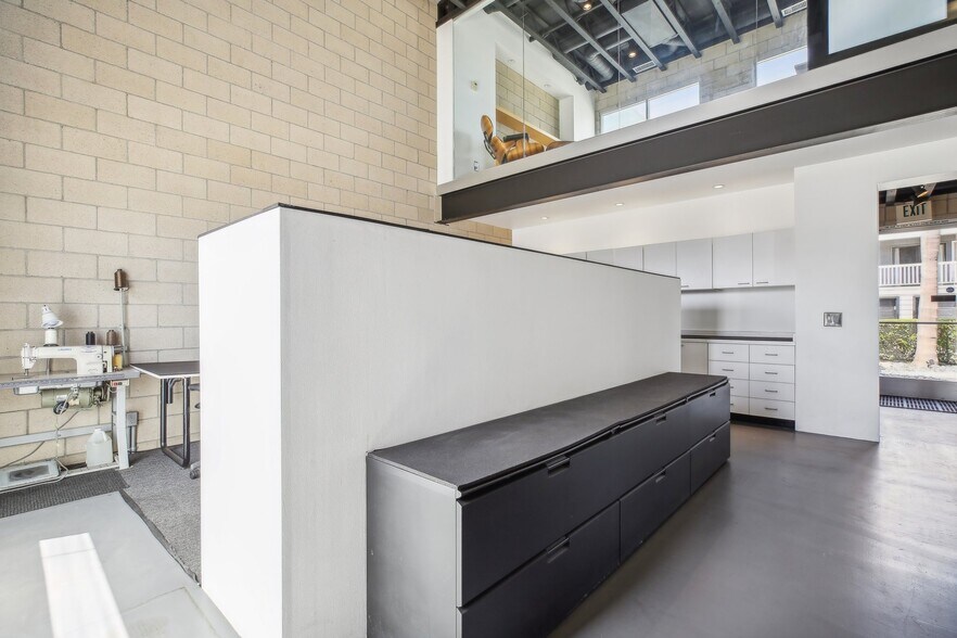 More Photos Of 411 30th St, Newport Beach Loft Creative Space For Sale