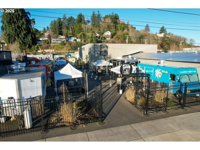 More Photos Of 790 N Bayshore Dr, Coos Bay Freestanding For Sale