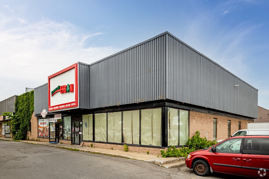 More Photos Of 795 Boul Curé-Labelle, Laval General Retail For Sale