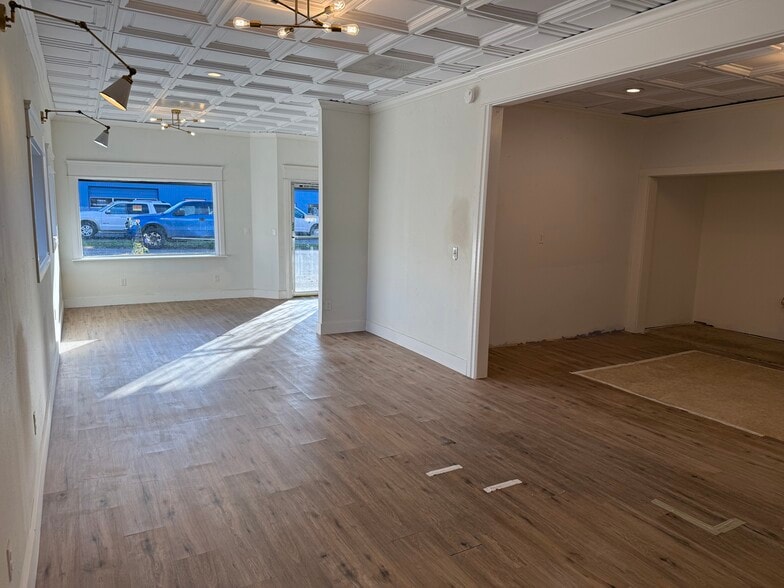 More Photos Of 328 Pioneer St, Ridgefield General Retail For Sale