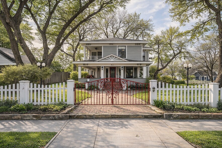 More Photos Of 811 N Church St, McKinney Hospitality For Sale