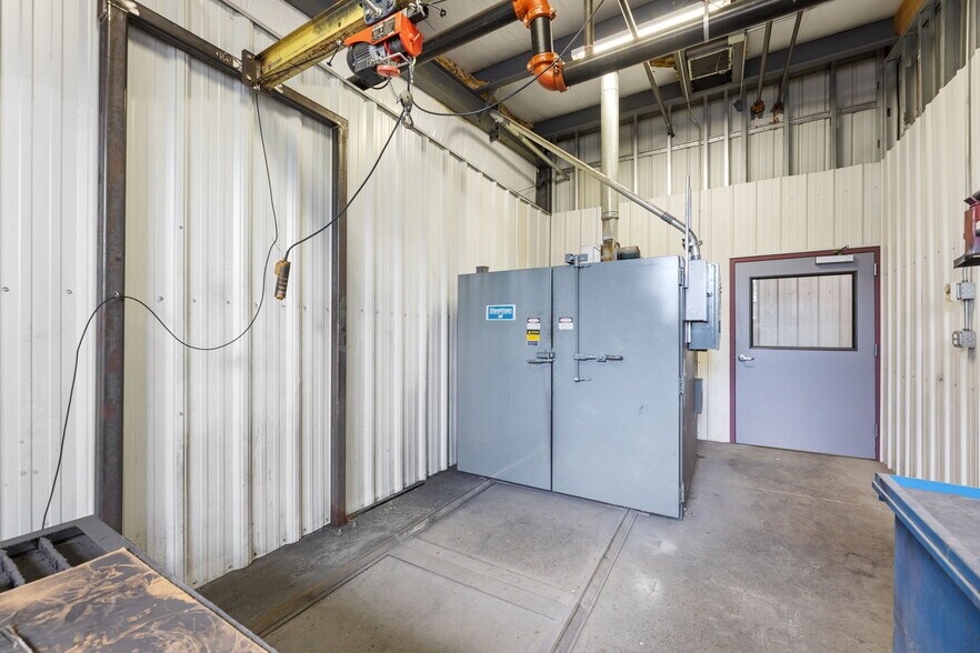 More Photos Of 900 W Miller Rd, Iola Manufacturing For Sale