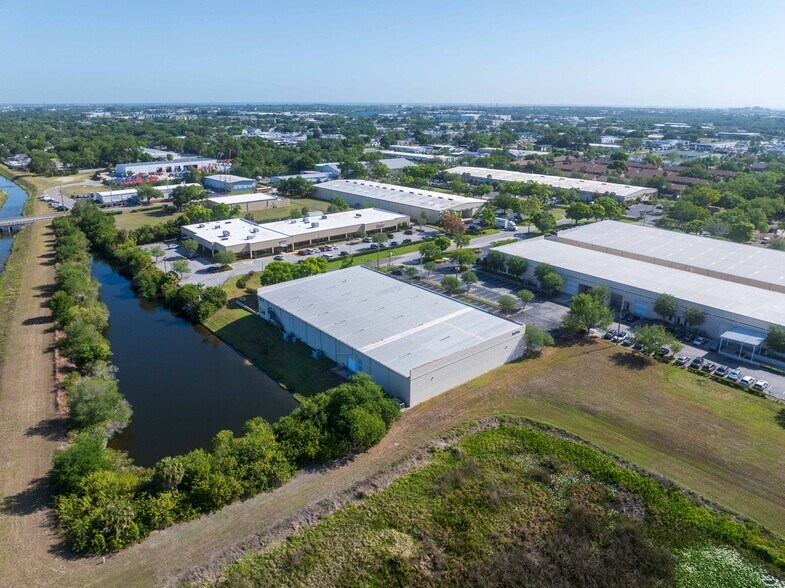 More Photos Of 6950 112th Cir, Largo Warehouse For Lease
