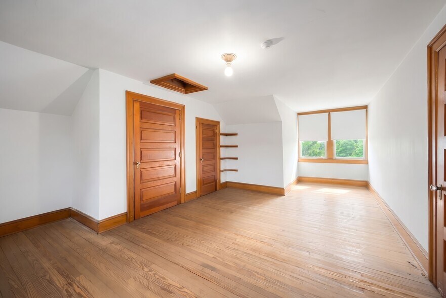 More Photos Of 41 W Main St, Fawn Grove Flex For Sale