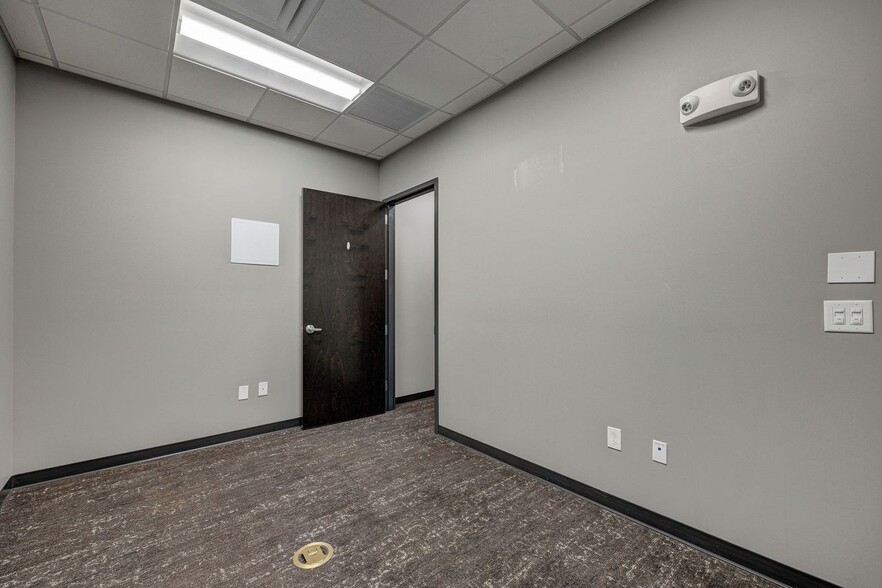 More Photos Of 6740 Rock Spring Rd, Wilmington Office For Lease