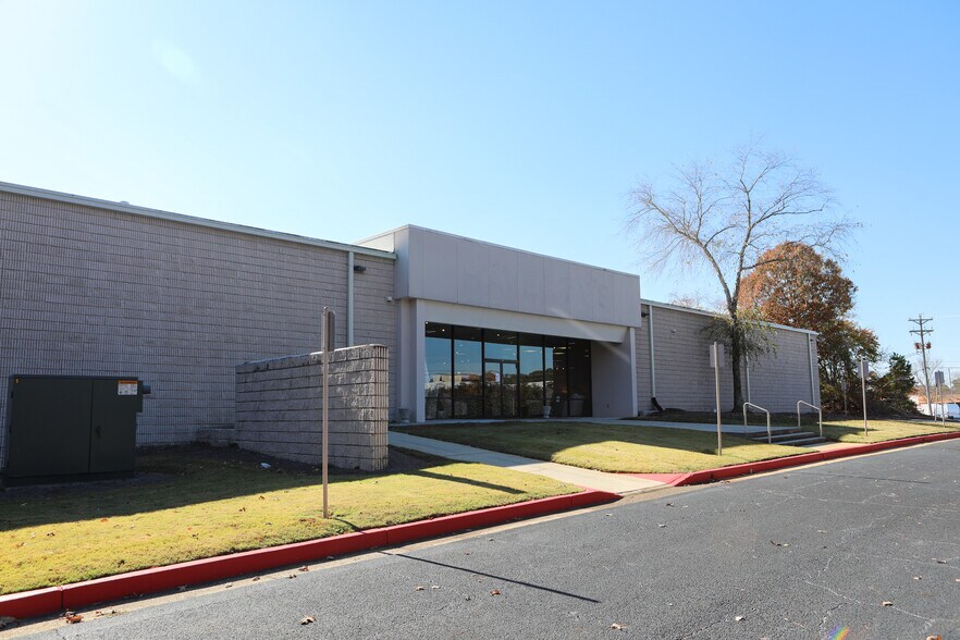 More Photos Of 2297 Main St East, Snellville Freestanding For Sale