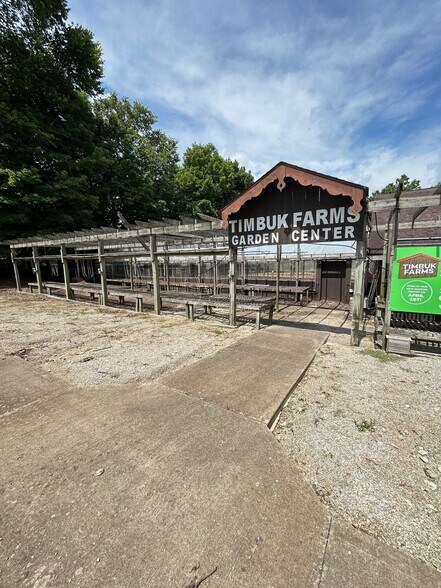 More Photos Of 1810 Columbus Rd, Granville Garden Center For Lease