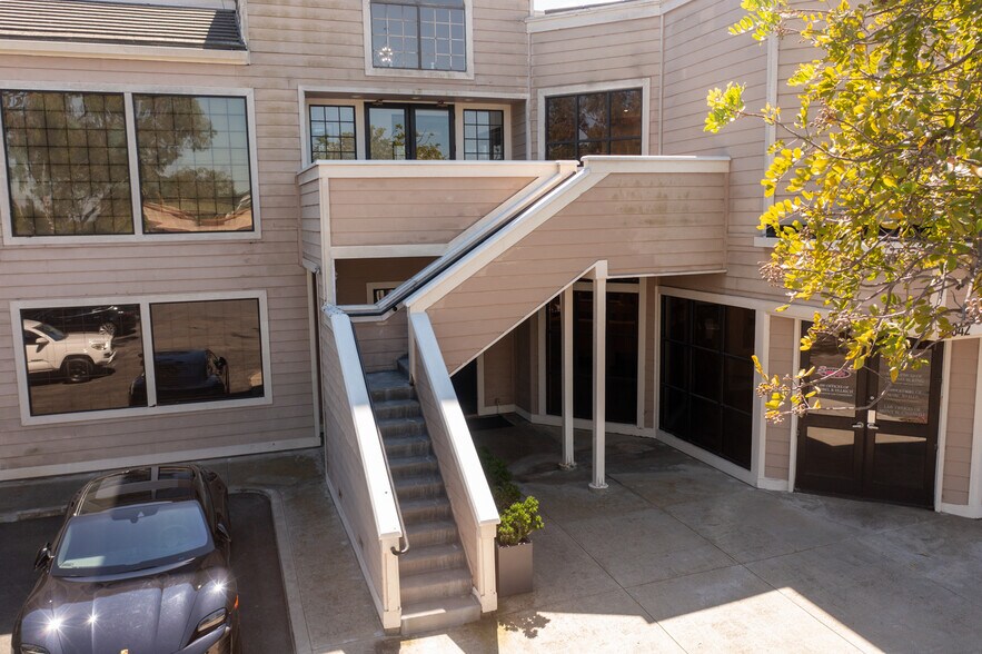 More Photos Of 20042 Beach Blvd, Huntington Beach Loft Creative Space For Sale