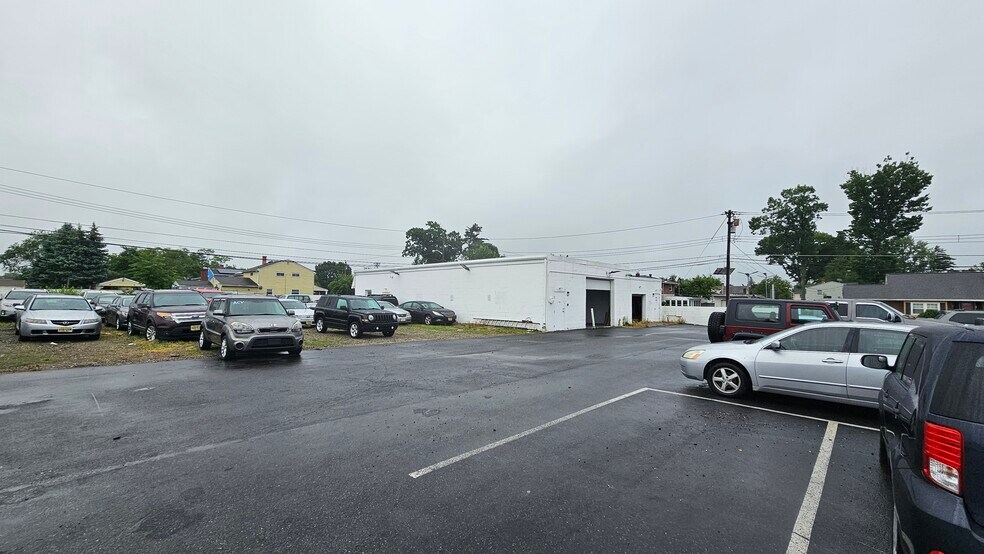 More Photos Of 5910 S Crescent Blvd, Pennsauken Warehouse For Lease