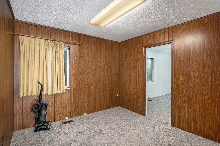 More Photos Of 3929-3933 W Court St, Flint Office For Sale