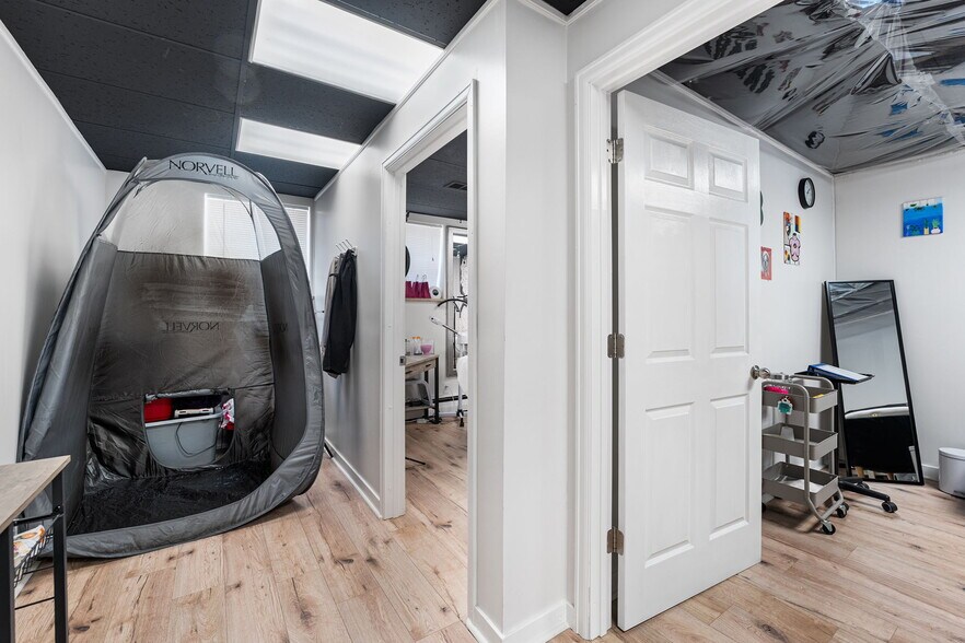 More Photos Of 709 W Littleton Blvd, Littleton Office For Sale
