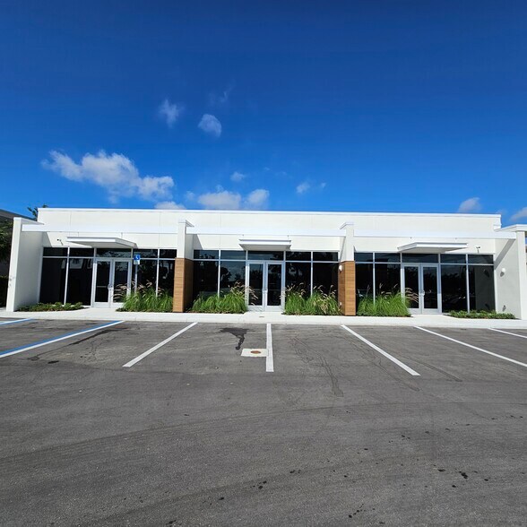 More Photos Of 10061 University Plaza Dr, Fort Myers Storefront Retail Office For Lease