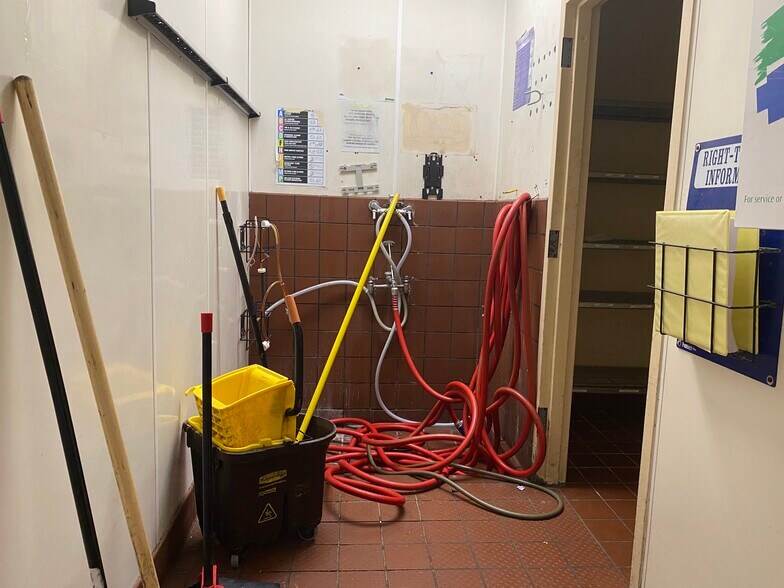 More Photos Of 2199 Riverside Dr, Columbus Restaurant For Lease