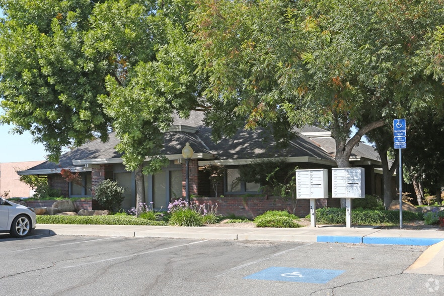 Primary Photo Of 550-584 E Bellevue Rd, Atwater Unknown For Lease