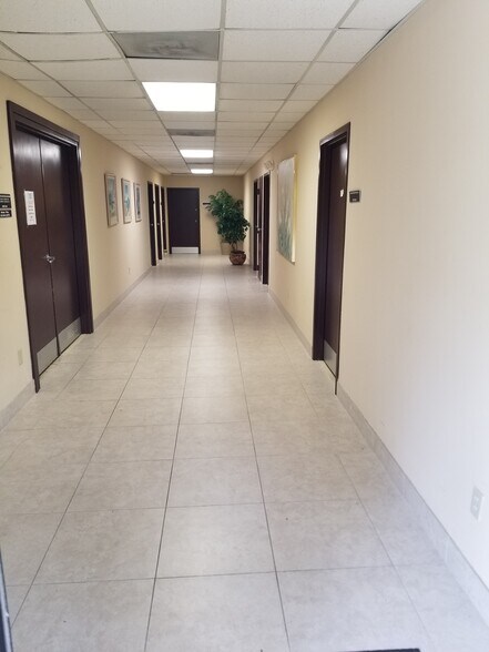 More Photos Of 2201 NE 52nd St, Lighthouse Point Medical For Sale