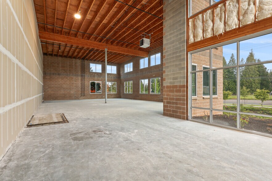 More Photos Of 21600 SE Stark St, Gresham Service For Lease